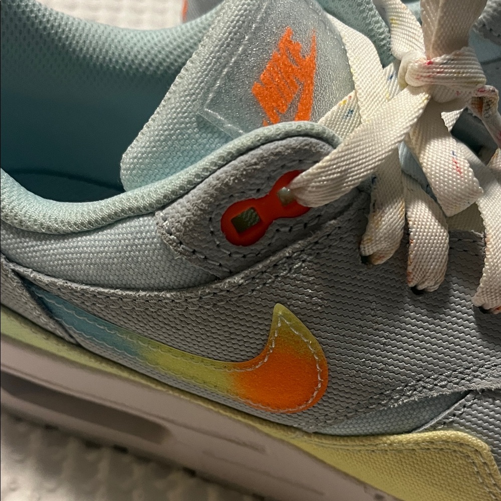 Nike Air Max women’s 8 / kids 6.5 with Orange and Blue Accents - Picture 2 of 5